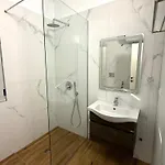 Terraces Juju Ap Sarandë