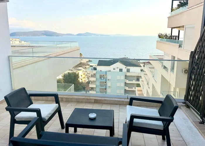 Terraces Juju Ap Sarandë