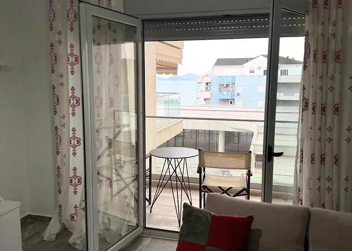 Terraces Juju Ap Sarandë
